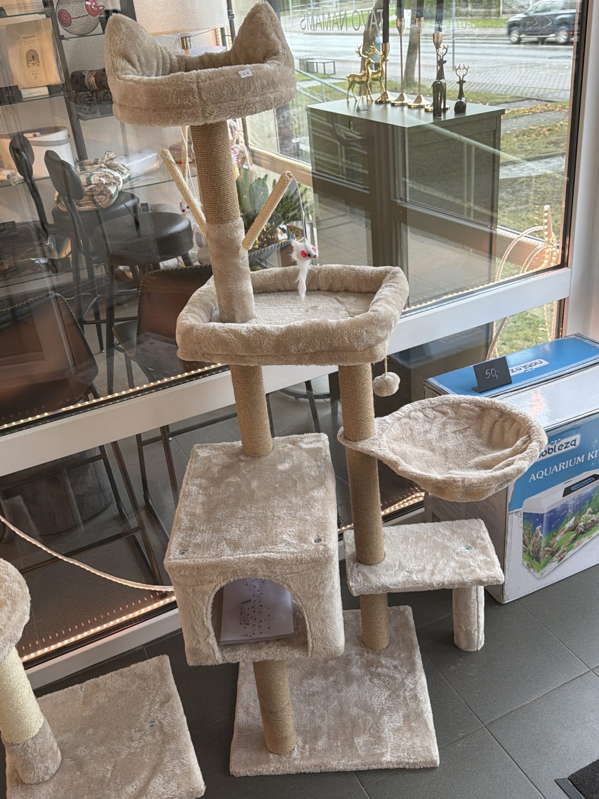 Drąskyklė katėms - 145 cm